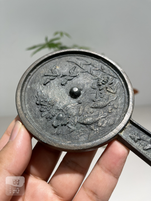 明 沉鱼落雁纹手柄镜 - 图4